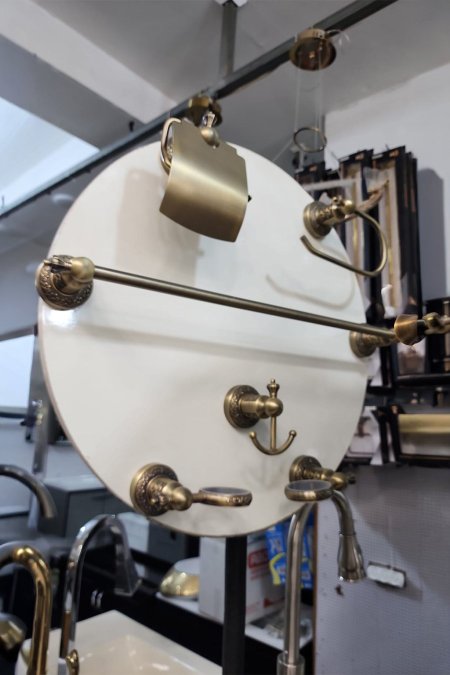 🟠 طقم إكسسوارات حمّام كلاسيك – نحاسي معتّق